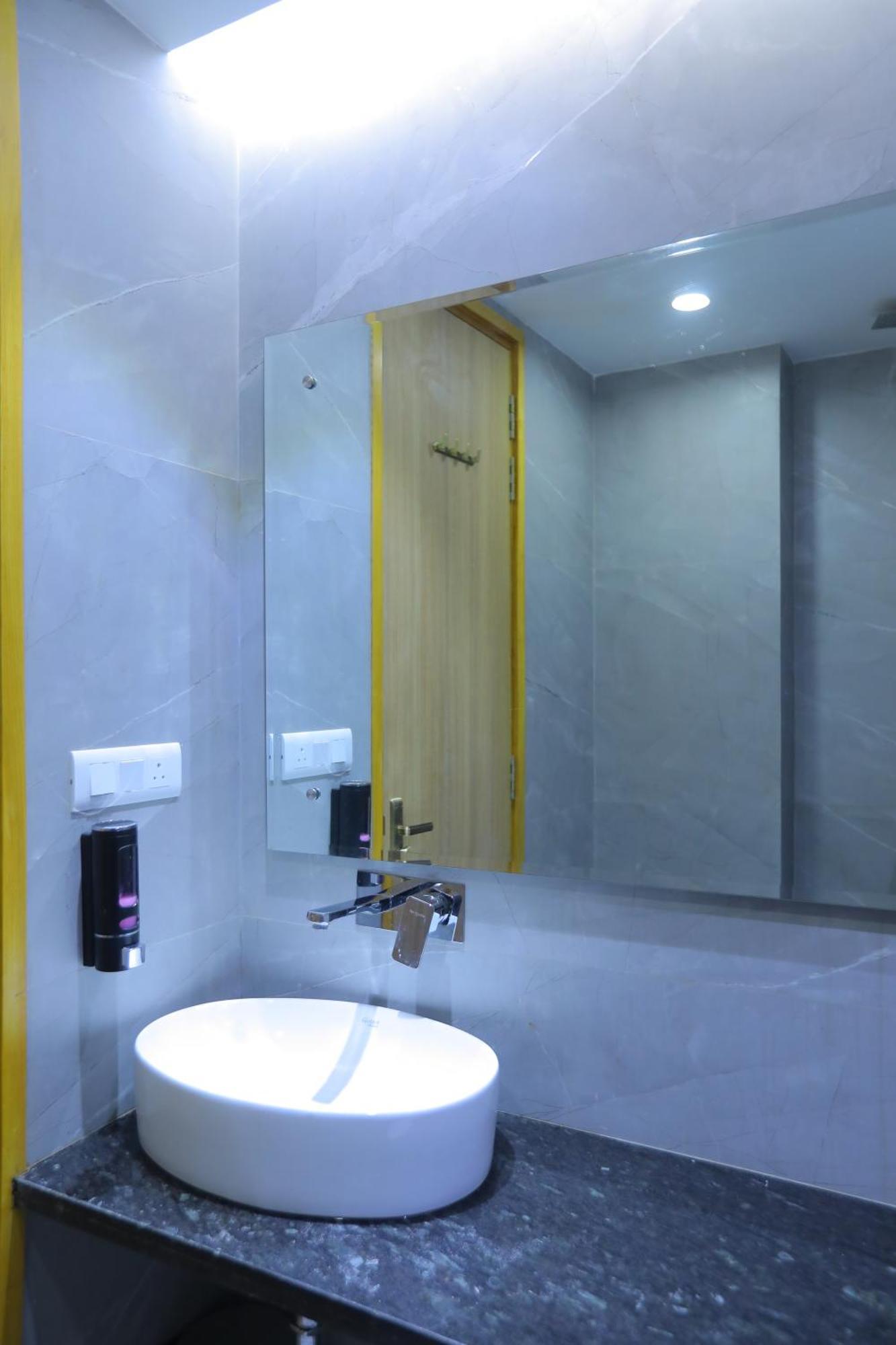 Hotel Glitz - Walk In From New Delhi Railway Station エクステリア 写真